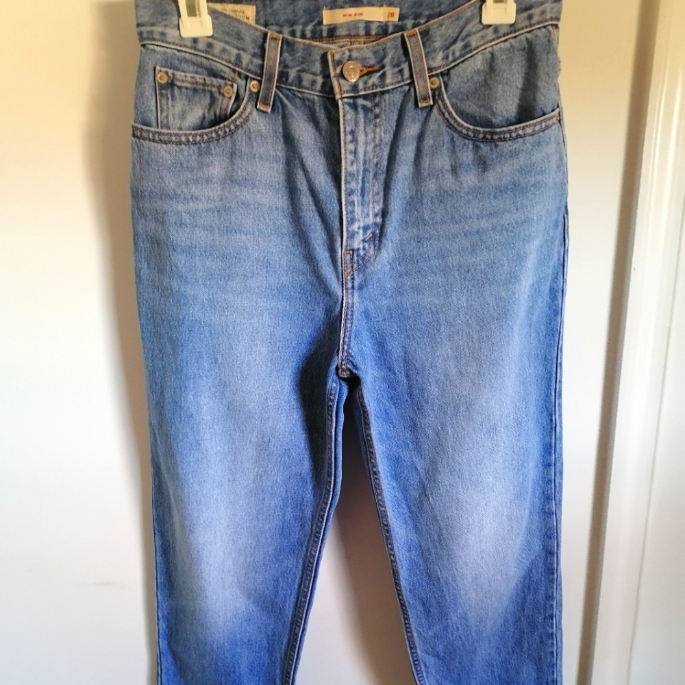 Levi's Premium Mom Jeans Size 28